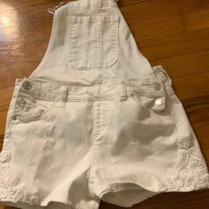 Justice Shortalls (s16), white